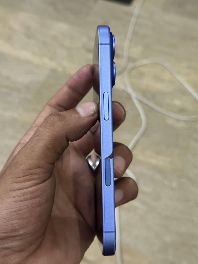 Apple iPhone 16 2