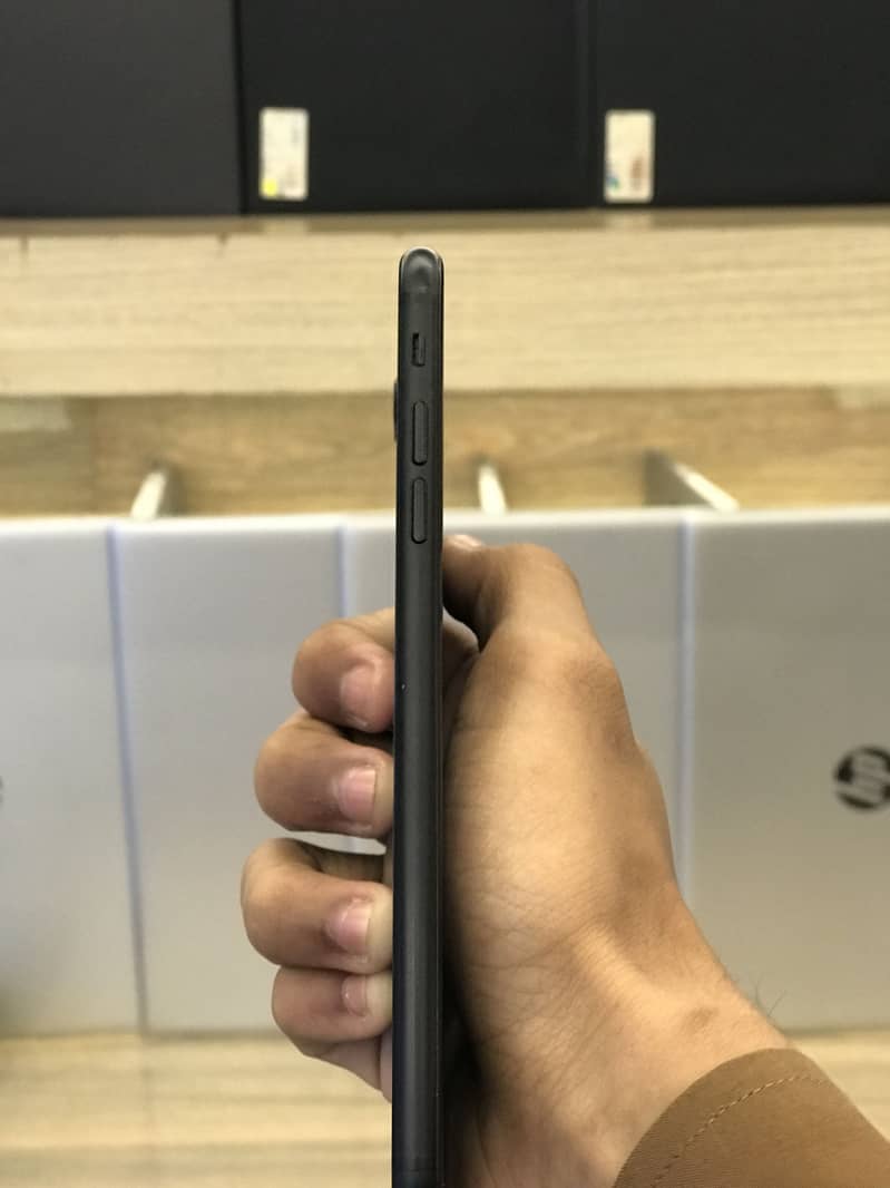 Apple iPhone 7 Plus 2