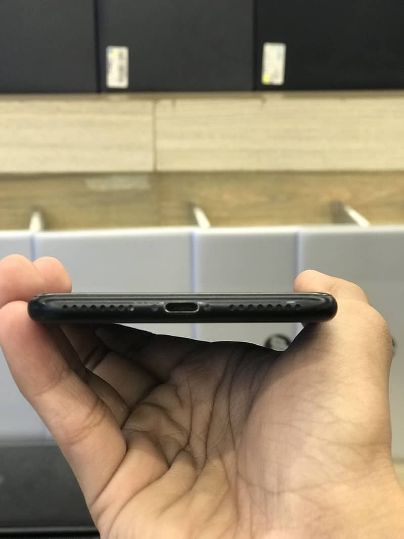 Apple iPhone 7 Plus 3