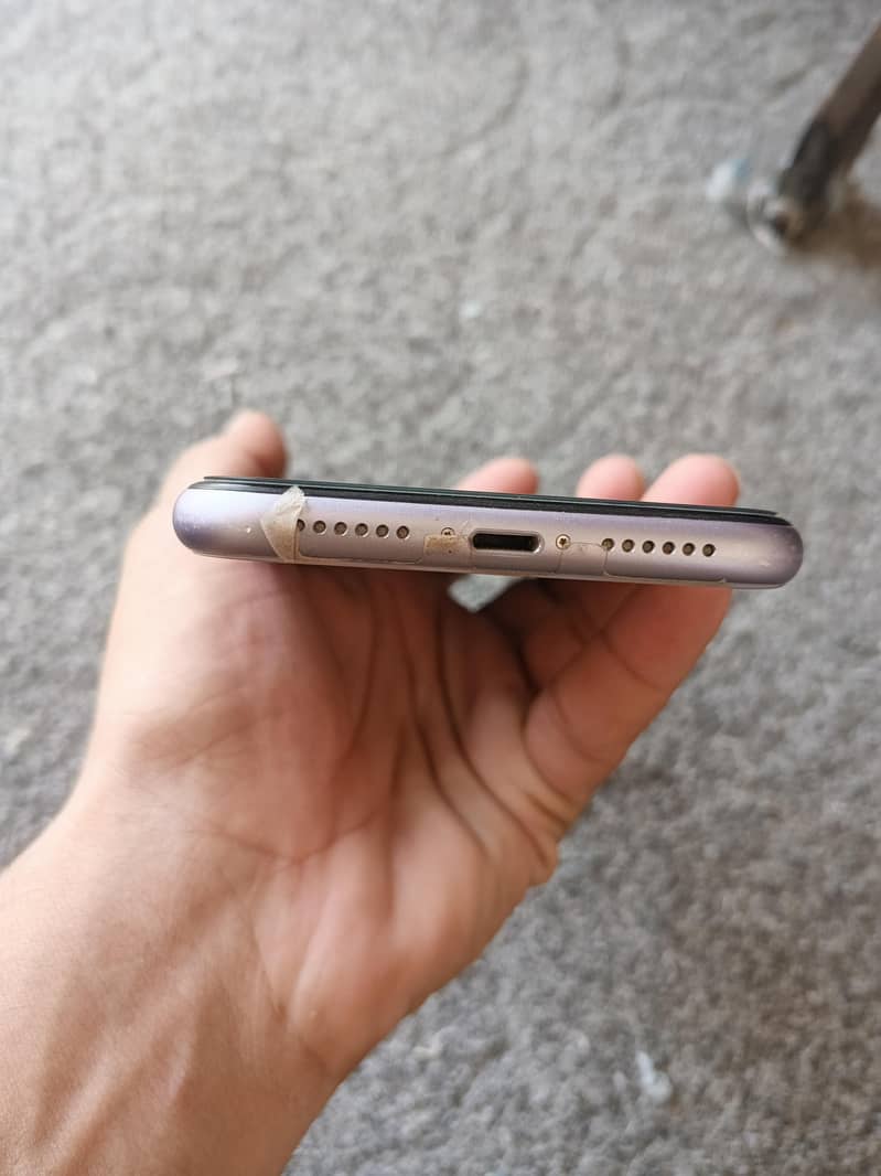 Apple iPhone 11 3