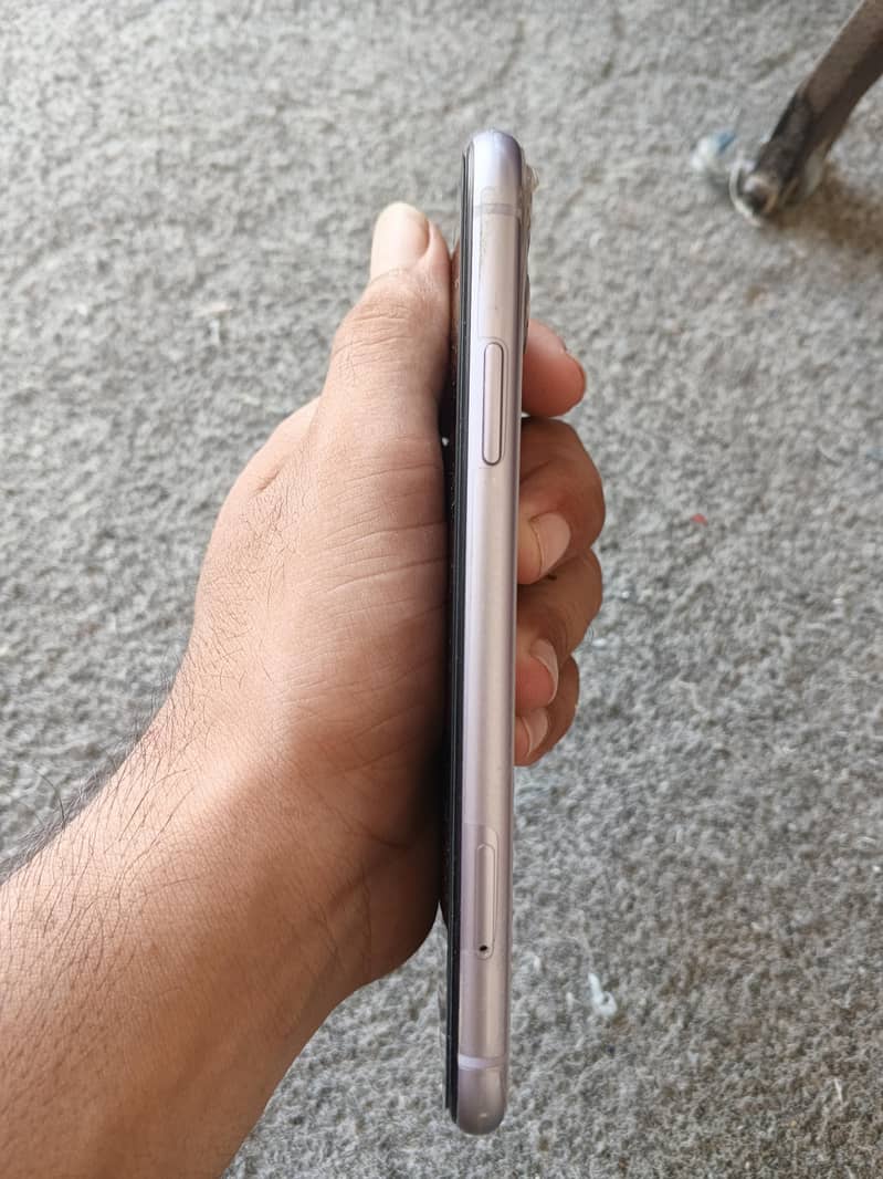 Apple iPhone 11 6
