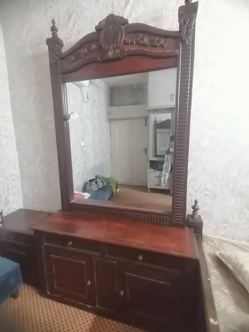 Full sized Dressing Table 0