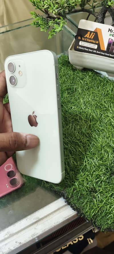 Apple iPhone 12