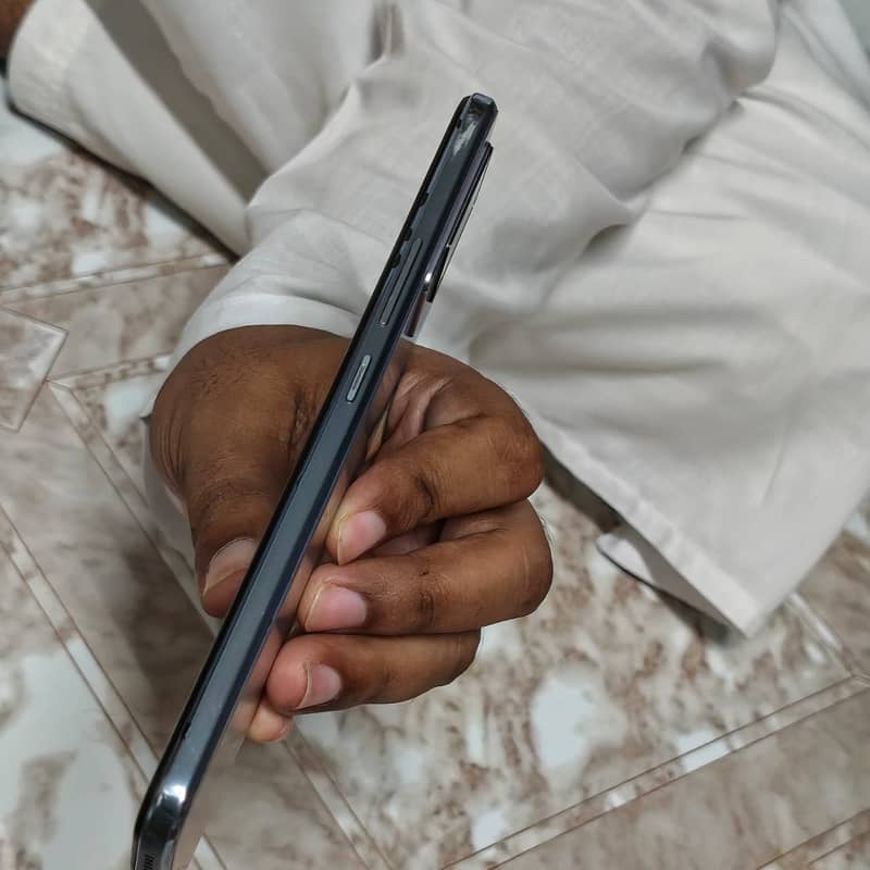Vivo V21 4