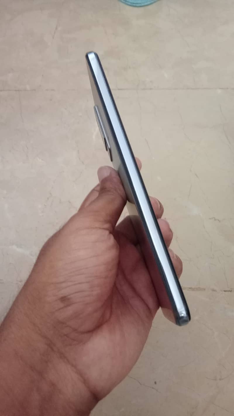 Vivo V21 12