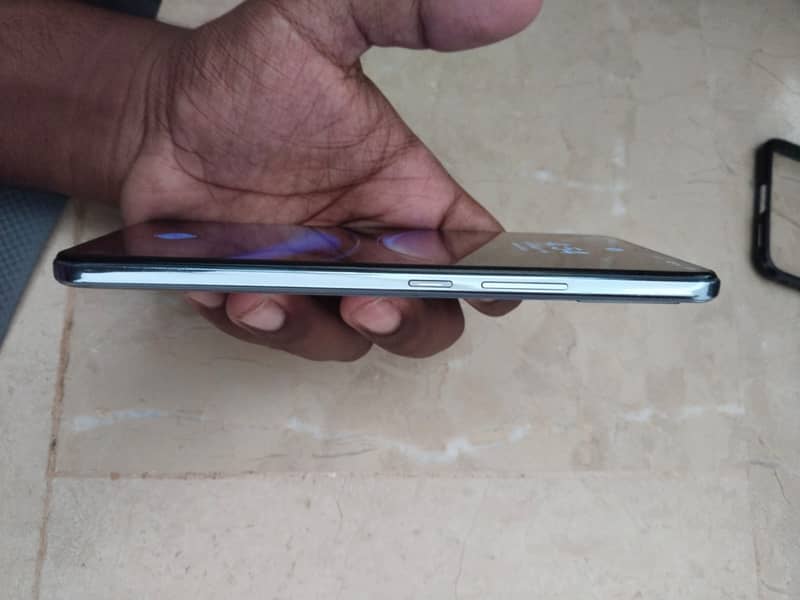 Vivo V21 16