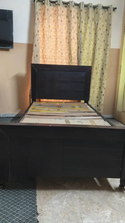 SINGLE BED FOR SALE!