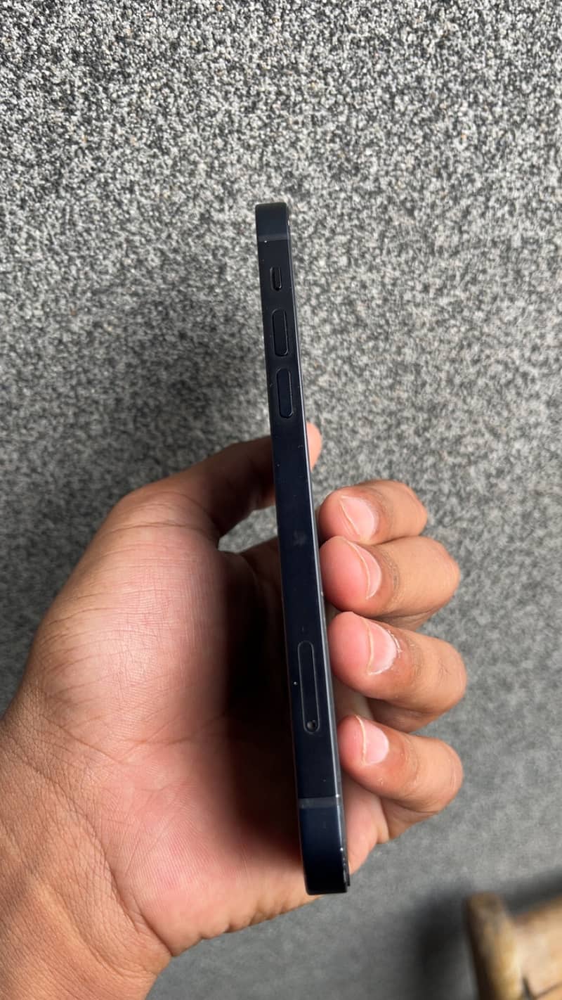 Apple iPhone 12 4