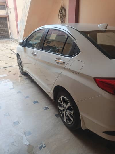 Honda City 1.2 Cvt limited edition not a single dot Brand New