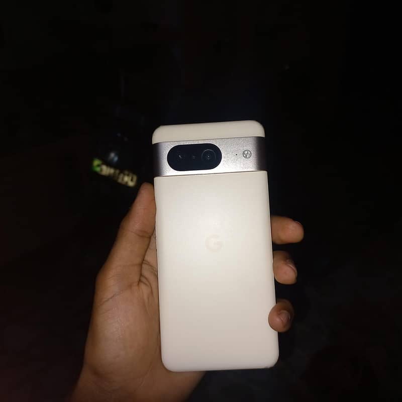 Google Pixel 8 4