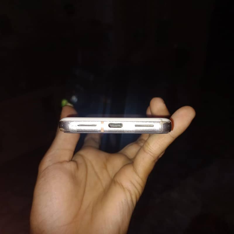 Google Pixel 8 6