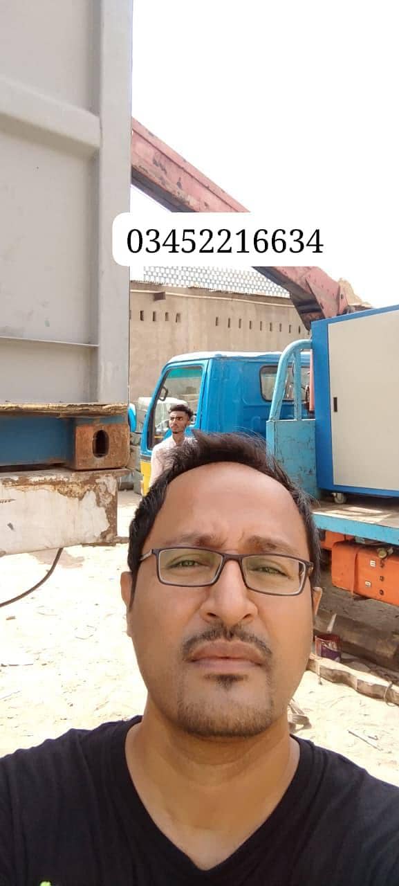 injection moulding machine 14