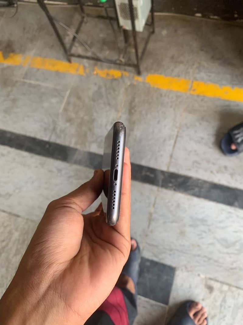 iPhone 11 2