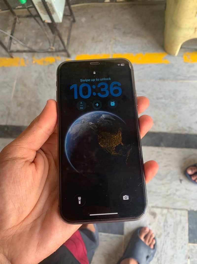 iPhone 11 4