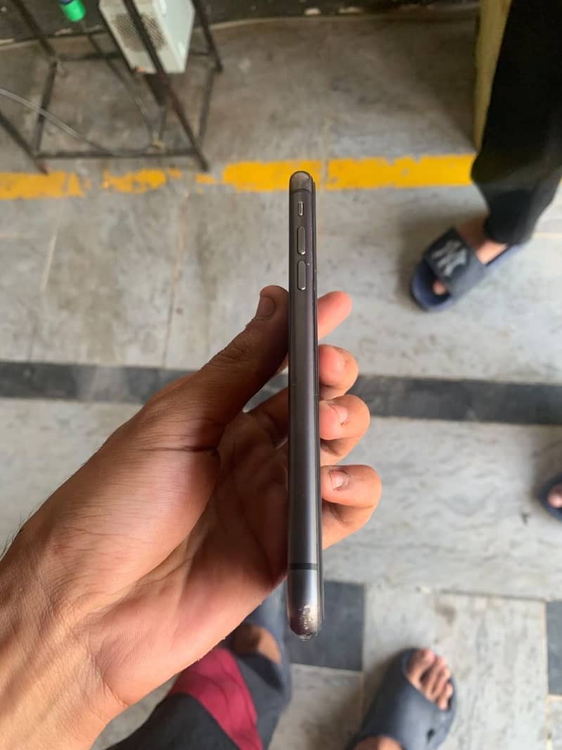 iPhone 11 5
