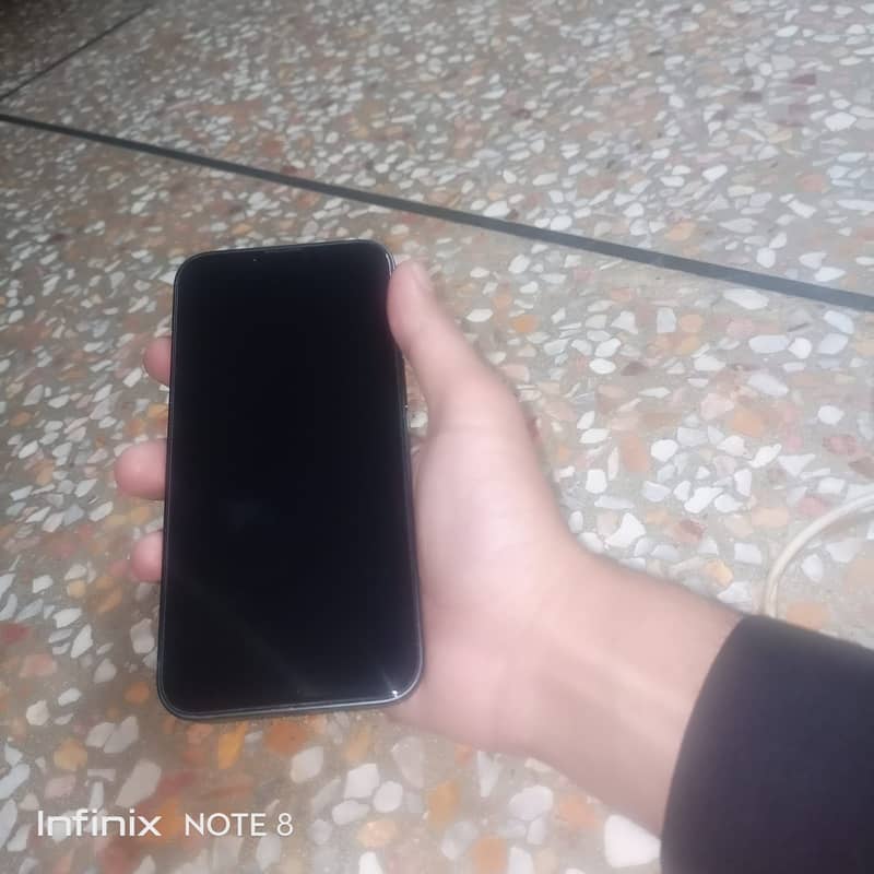 Apple iPhone 13 2