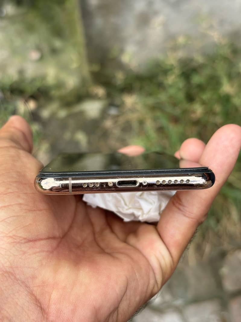 Apple iPhone X 3