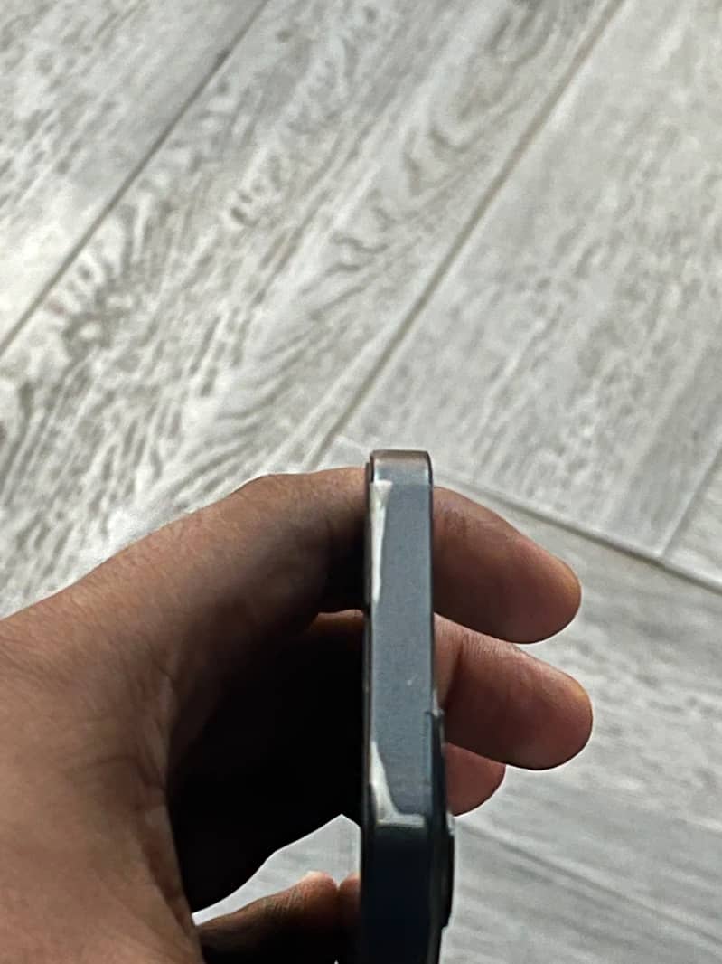 Apple iPhone 13 4