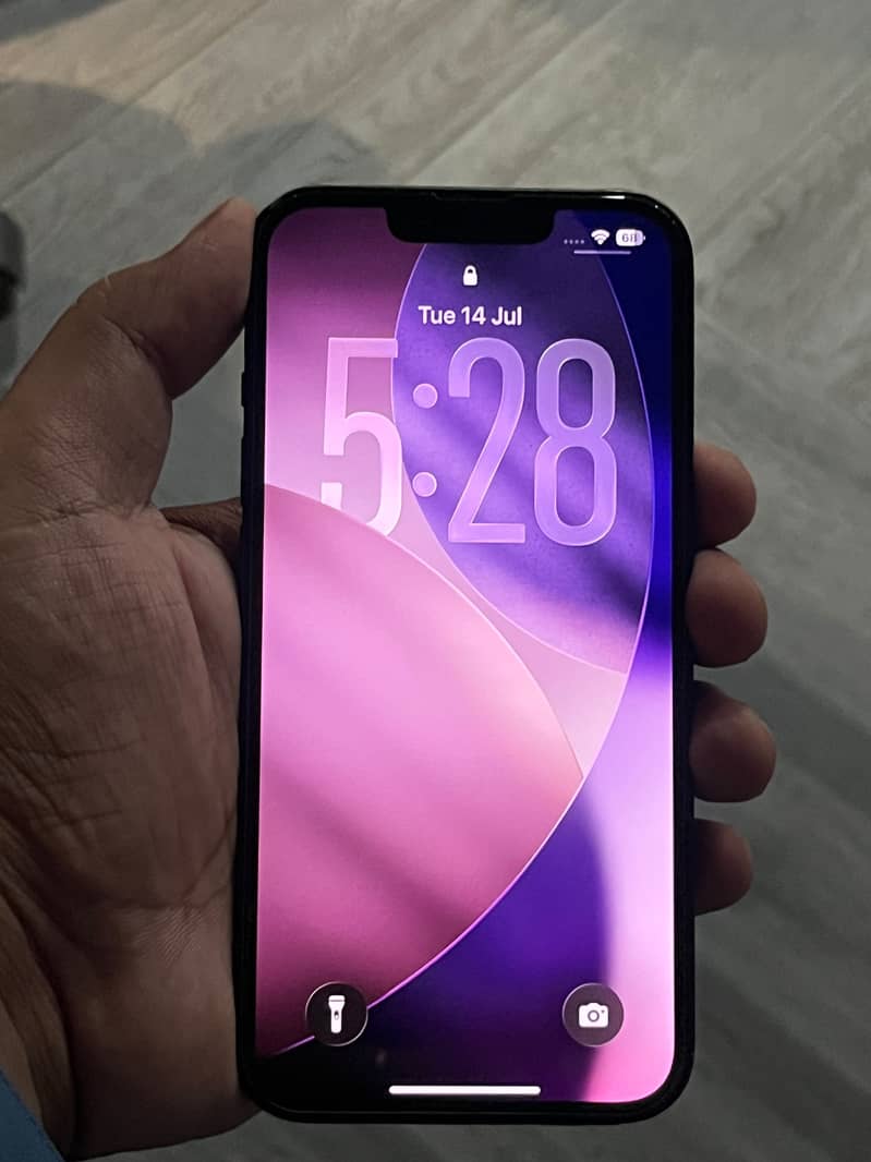Apple iPhone 13 8