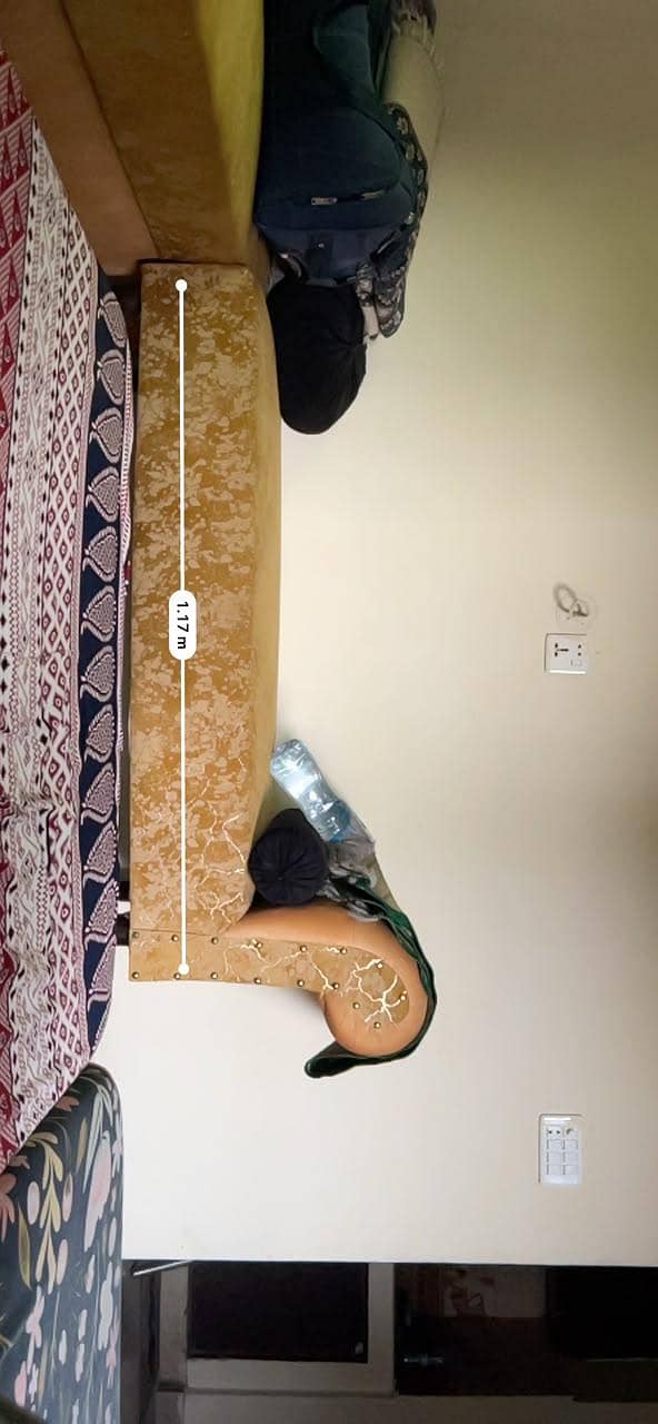 Dewan & small sofa 1