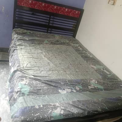 single iron bed