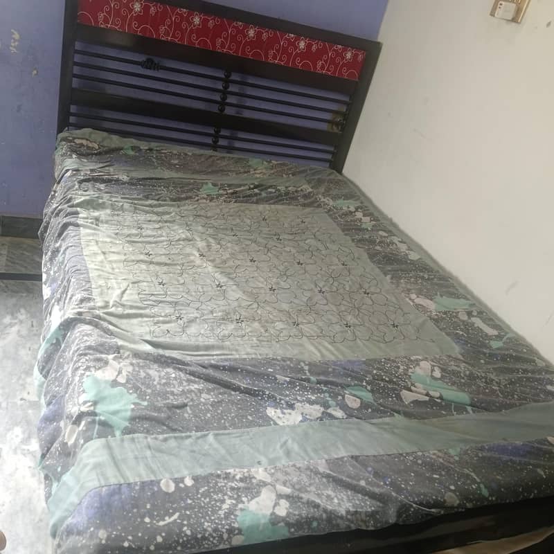 single iron bed 0