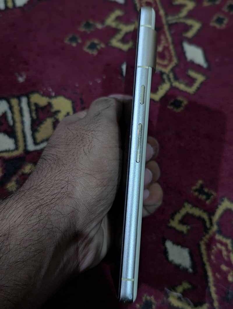 Google Pixel 7 4