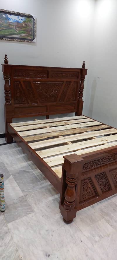 Solid wood king size bed new condition no sheet ply total solid