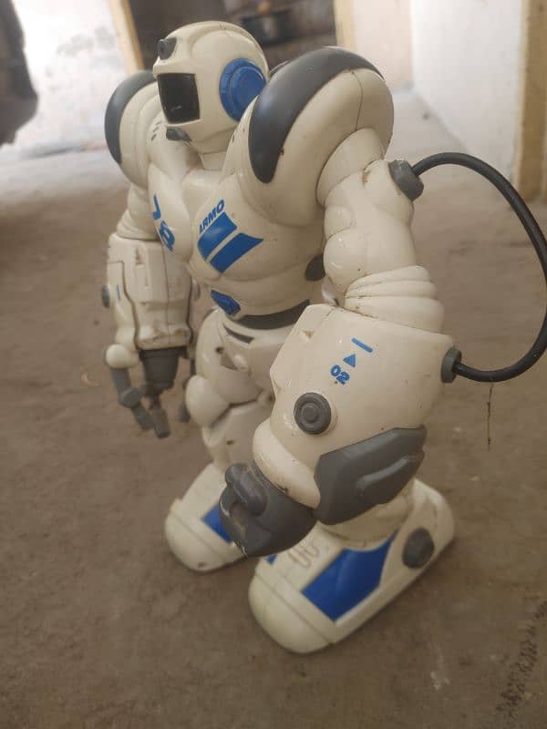 Robot remote control dancing and running 3