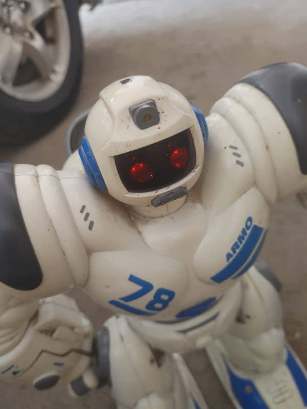 Robot remote control dancing and running 1