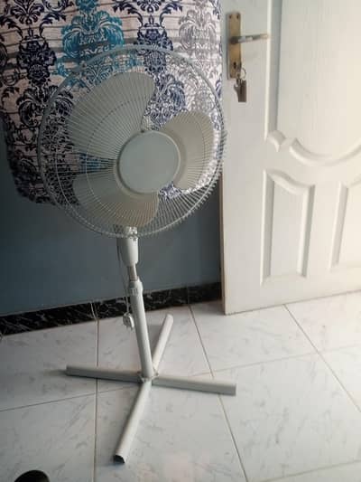 pedestal fan