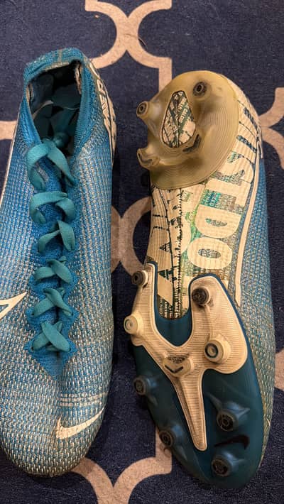 100% original Foot ball shoes for sale
