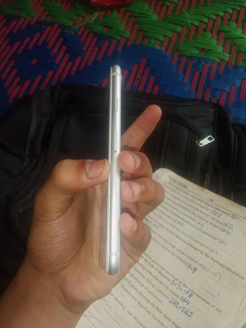 Apple iPhone 8 1