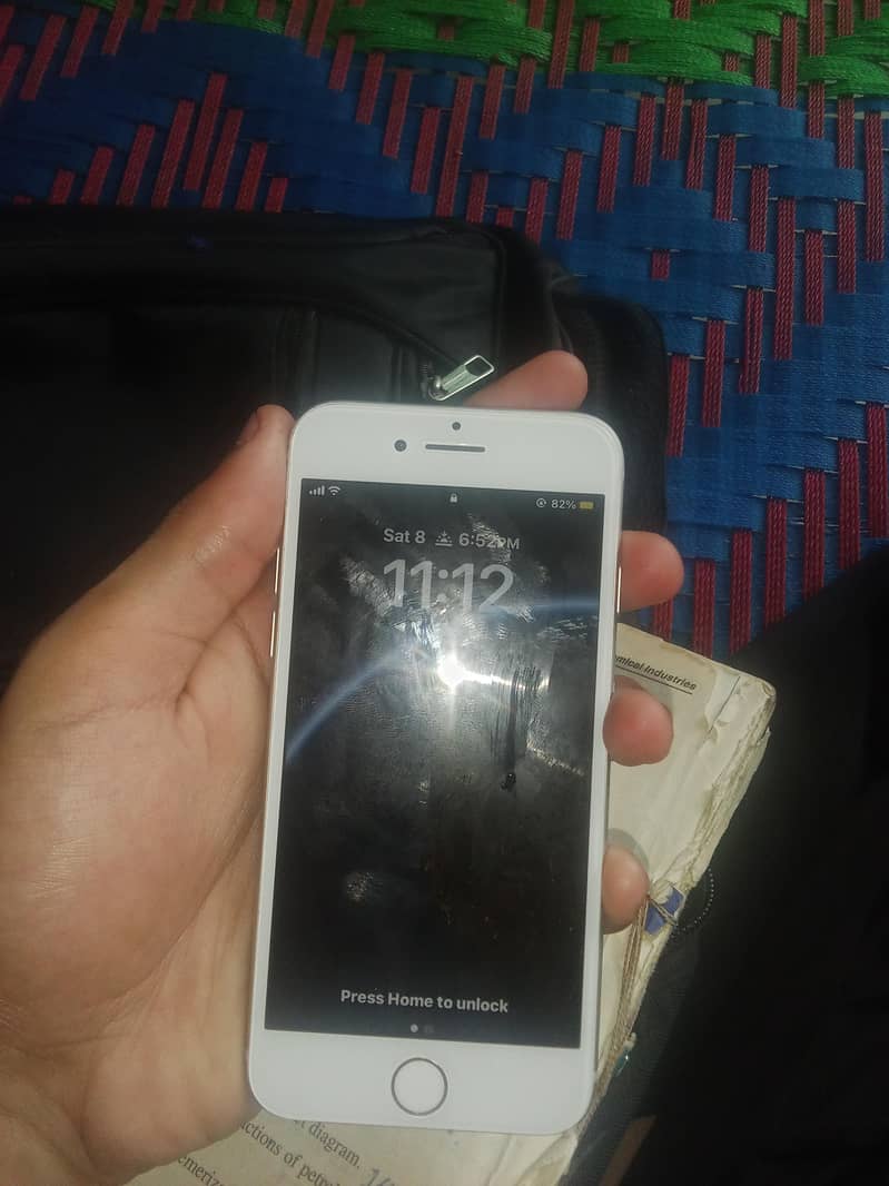 Apple iPhone 8 4