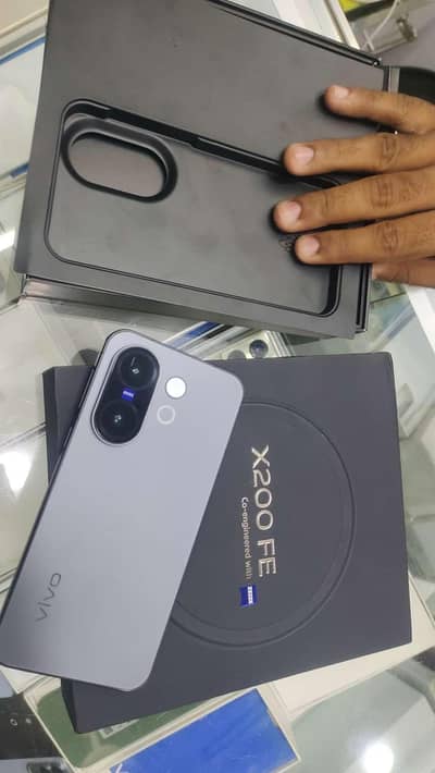 Vivo X200 FE 5G | 12/512GB | PTA Approved | Physical + eSIM | 10/10