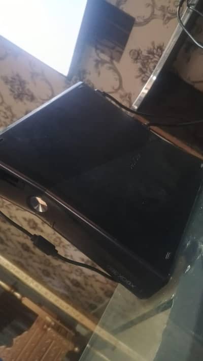 selling ready to play Xbox 360 in excellent condition