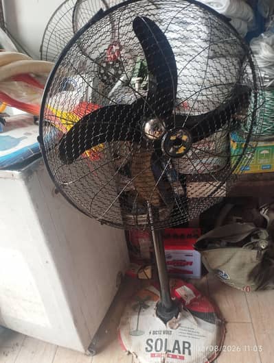DC FAN 12V AND BETTERY WITH BRAND NEW CHARGER