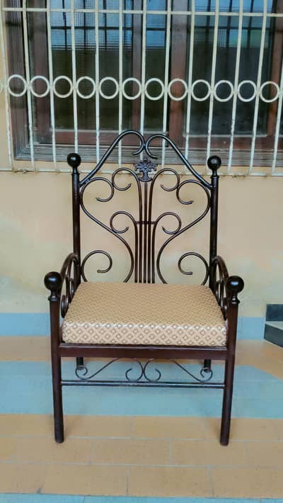 Stylish Iron 5 seater Sofa set for sale. .