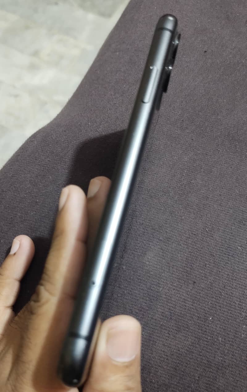 Apple iPhone 11 3