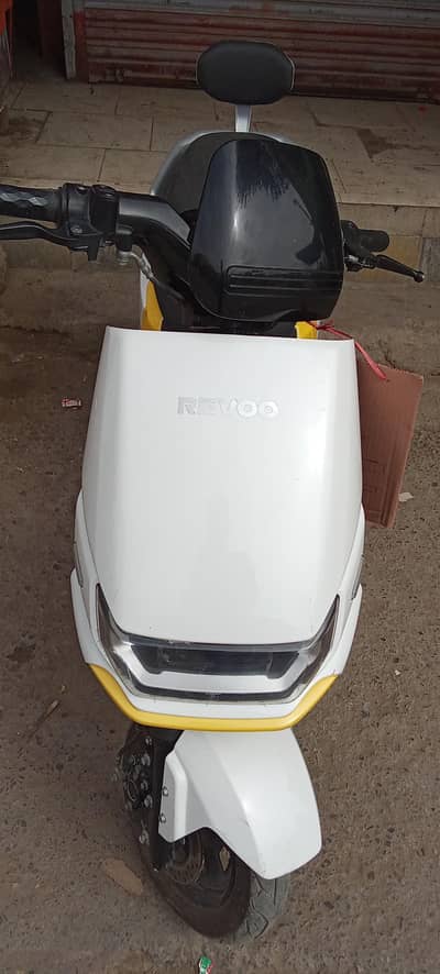 revoo A12 like new 03362452808