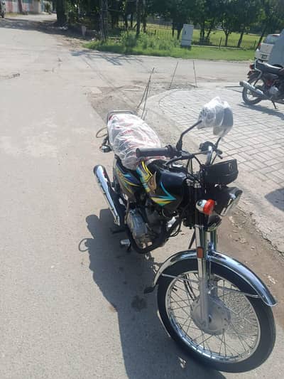 Honda 125 just like new bike model 2025 home use urgent  03084358813