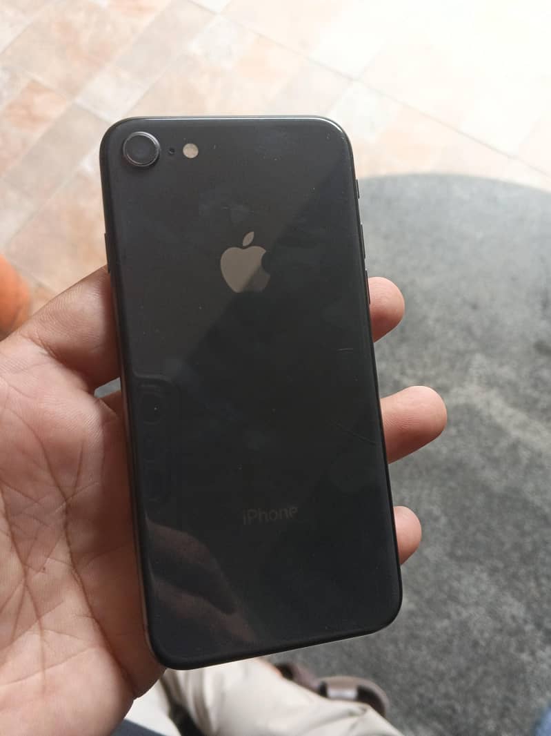 Apple iPhone 8 1