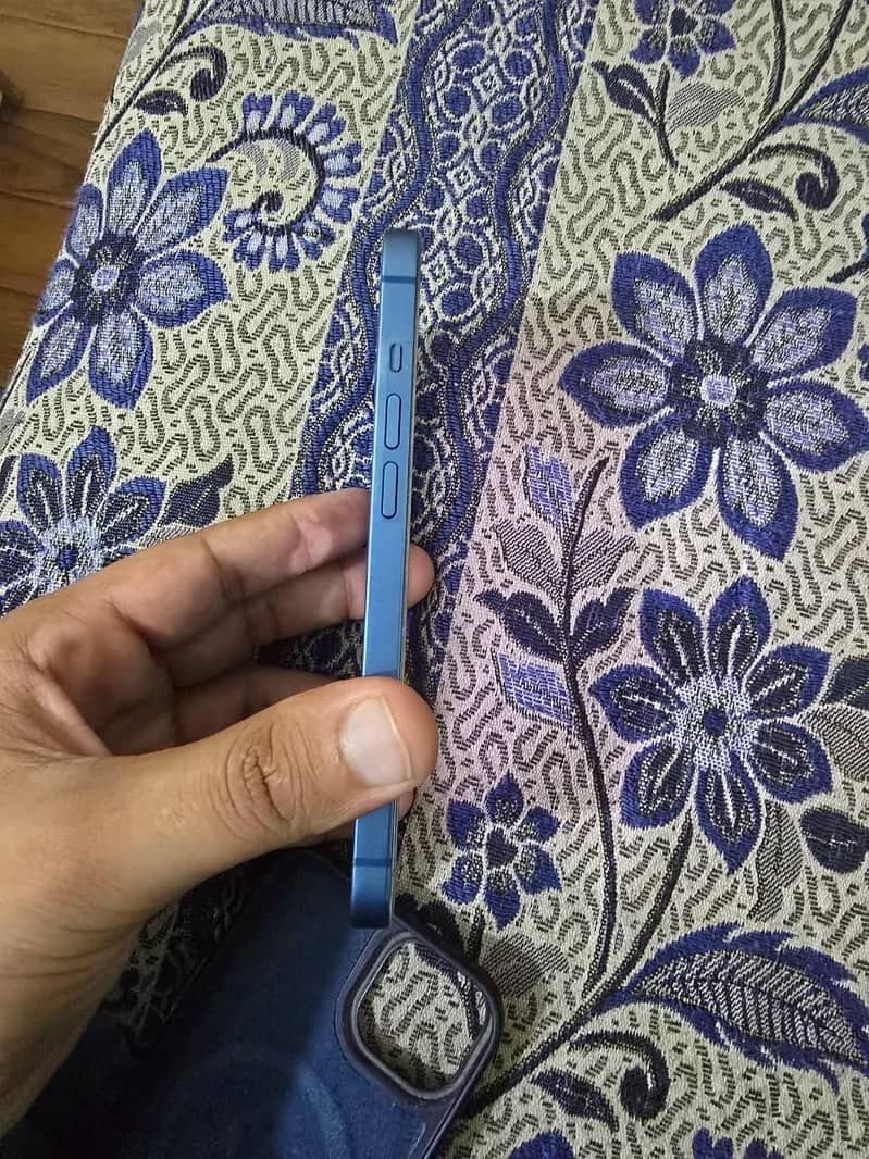 Apple iPhone 13 6
