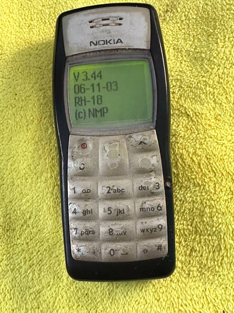 Nokia 1100 2