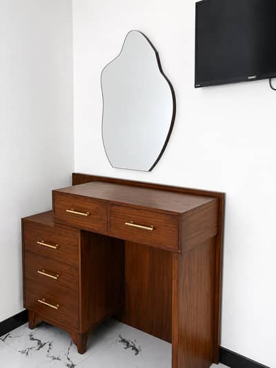 Beautiful Wooden Dressing Table with Mirror – Excellent Condition