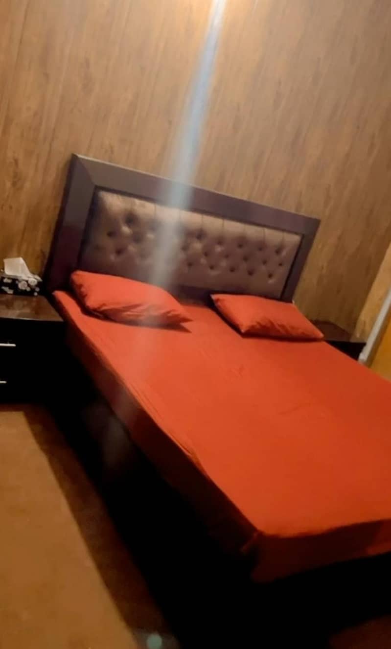 King Size Bed, Side Table & Dressing Table 3