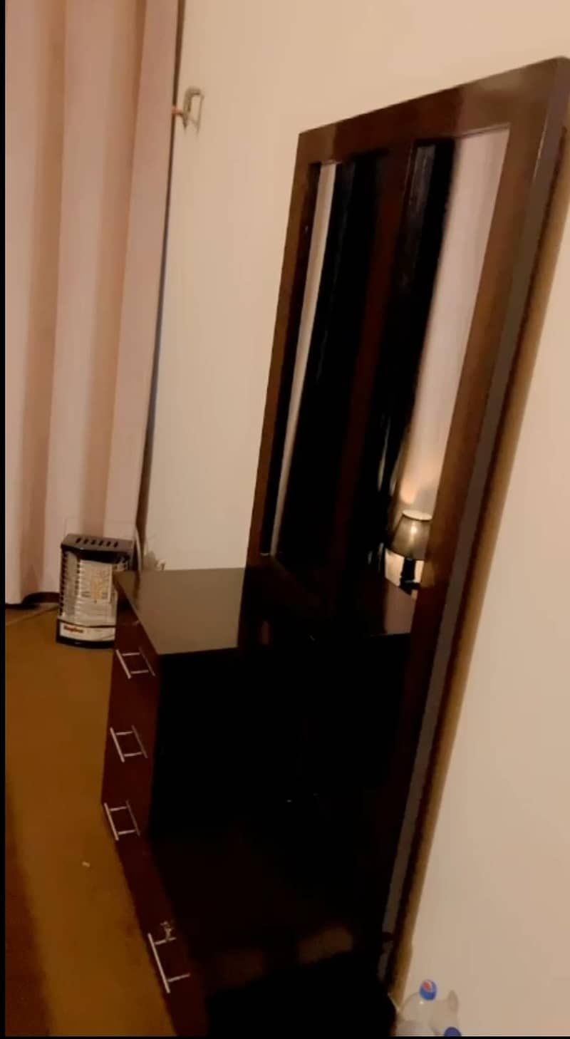King Size Bed, Side Table & Dressing Table 4