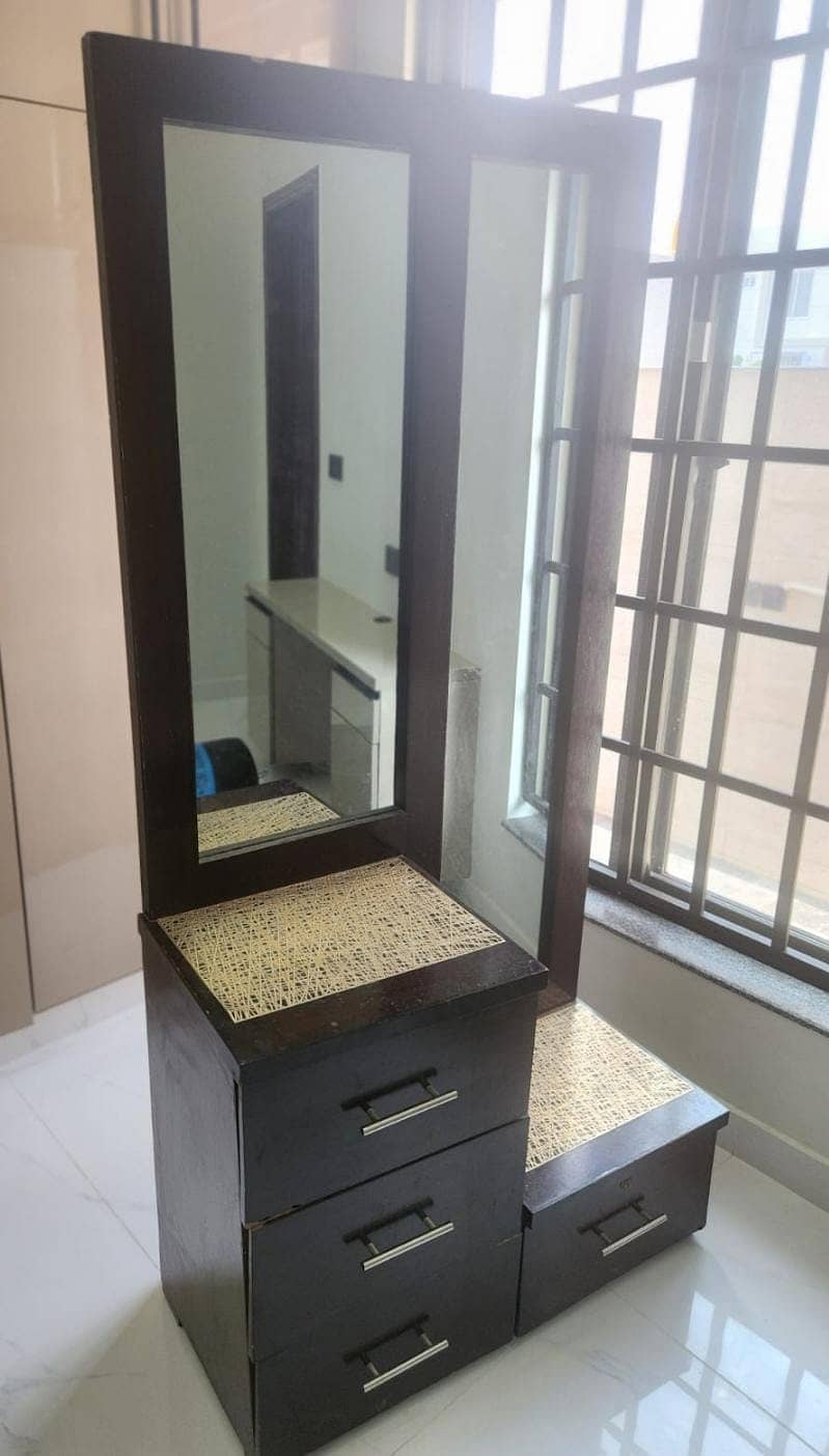 King Size Bed, Side Table & Dressing Table 5