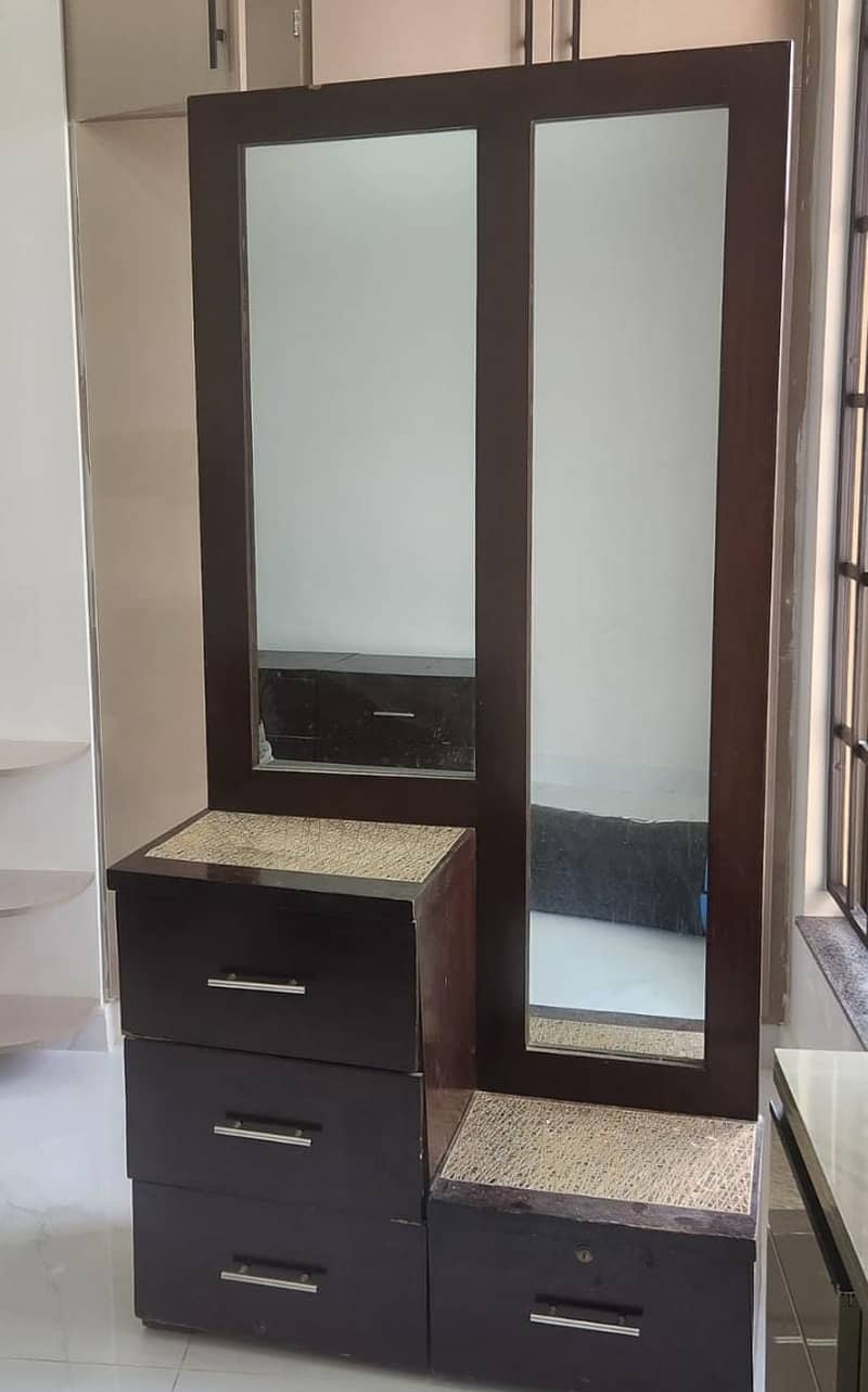 King Size Bed, Side Table & Dressing Table 6