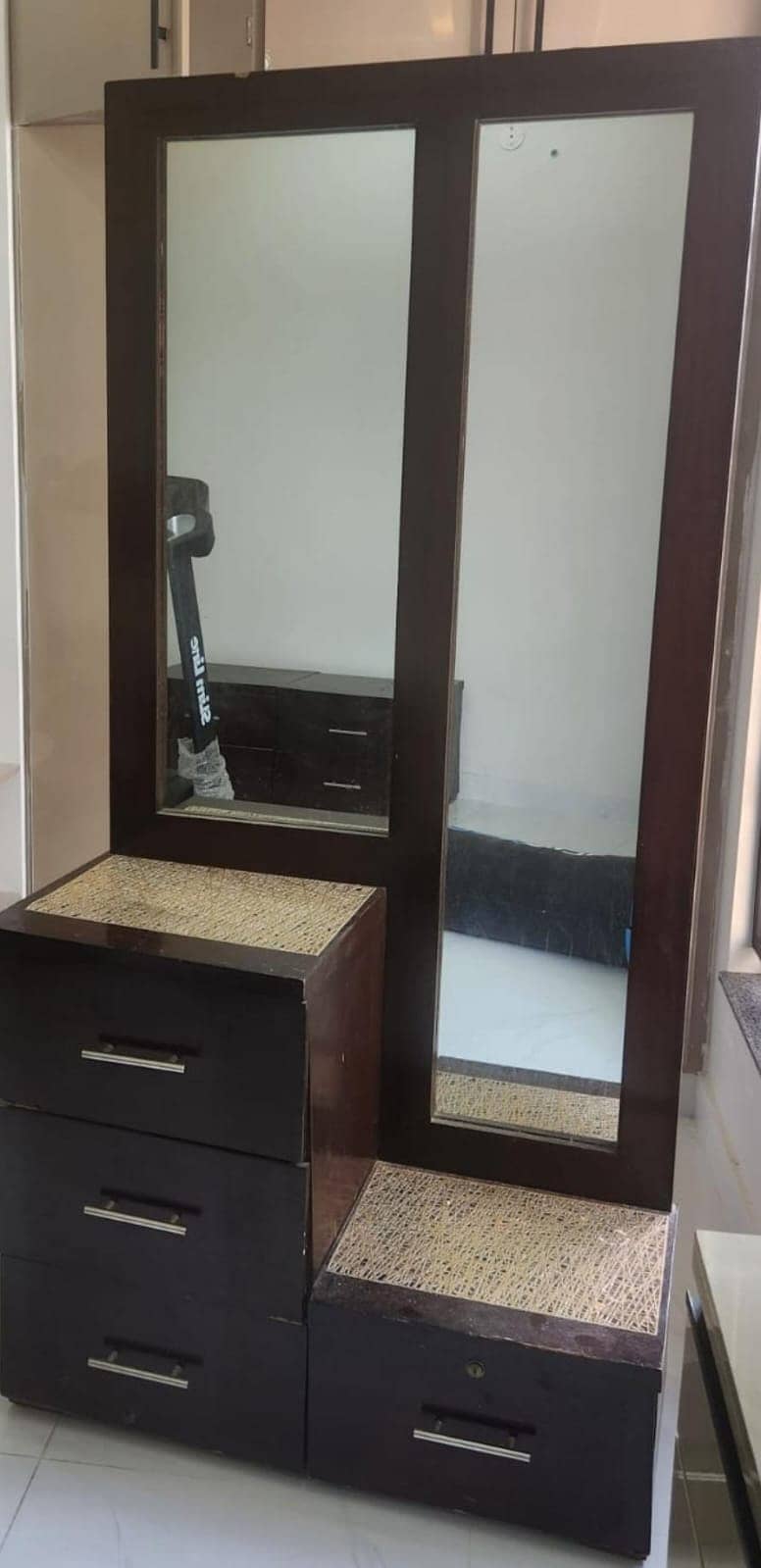 King Size Bed, Side Table & Dressing Table 7
